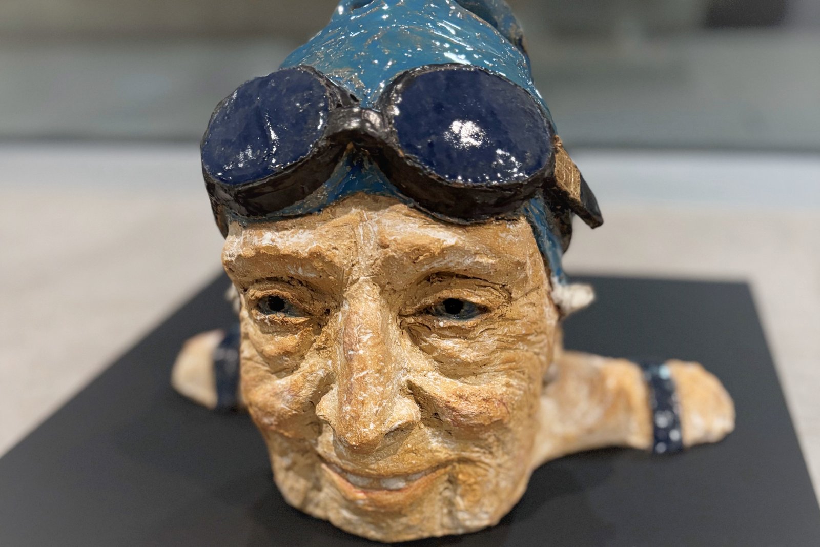 Ausstellung Plastiken von Elvira Günther im Mineralbad Berg Abbildung einer Figur aus der Ausstellung von Elvira Guenther zum Thema "Schwimmer".