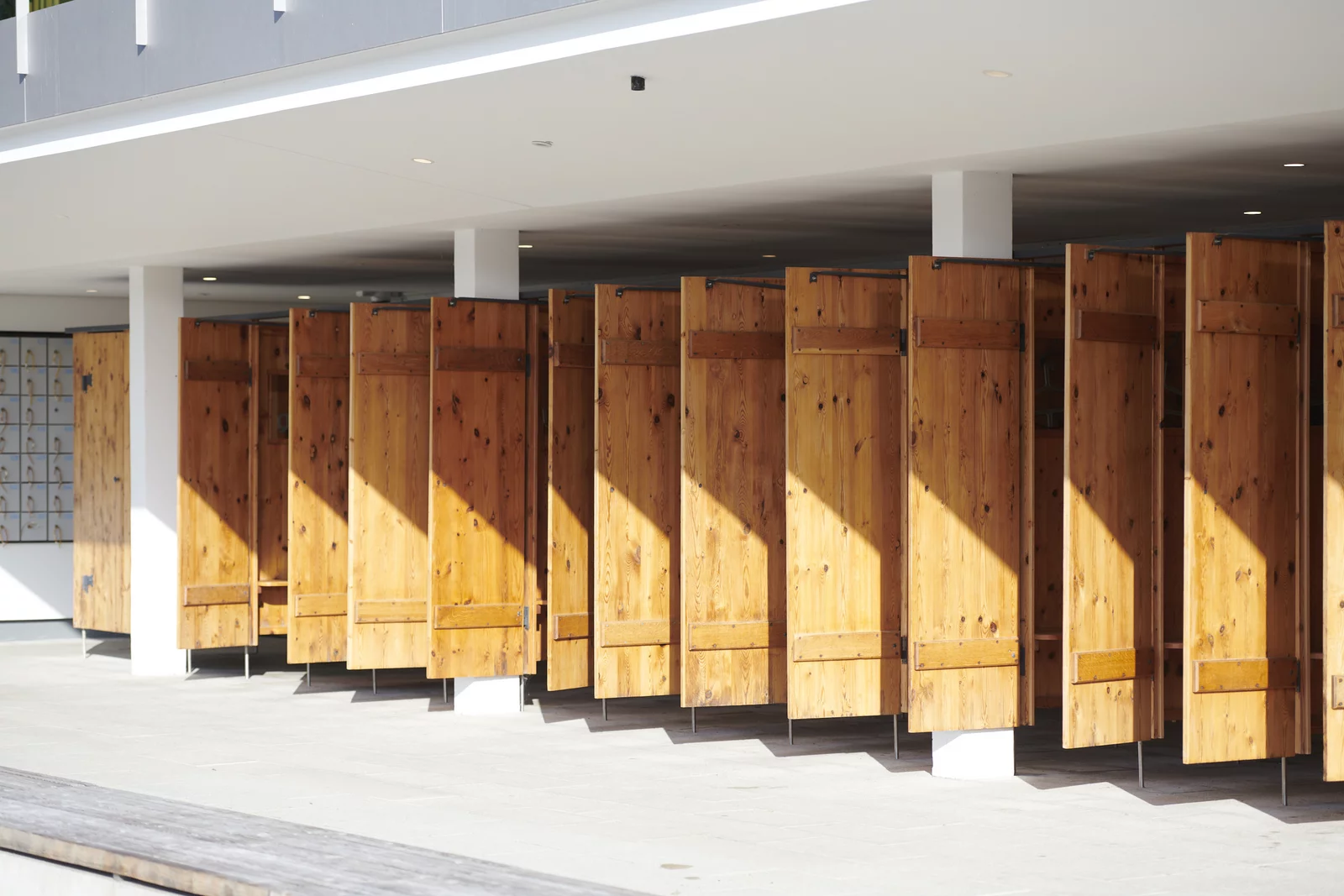 Historische Umkleide Mineralbad Berg Original erhaltene, restaurierte, historsiche Umkleidekabinen im Mineralbad Berg.