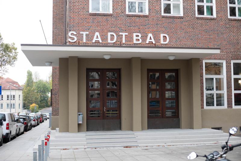 Eingang Stadtbad Heslach